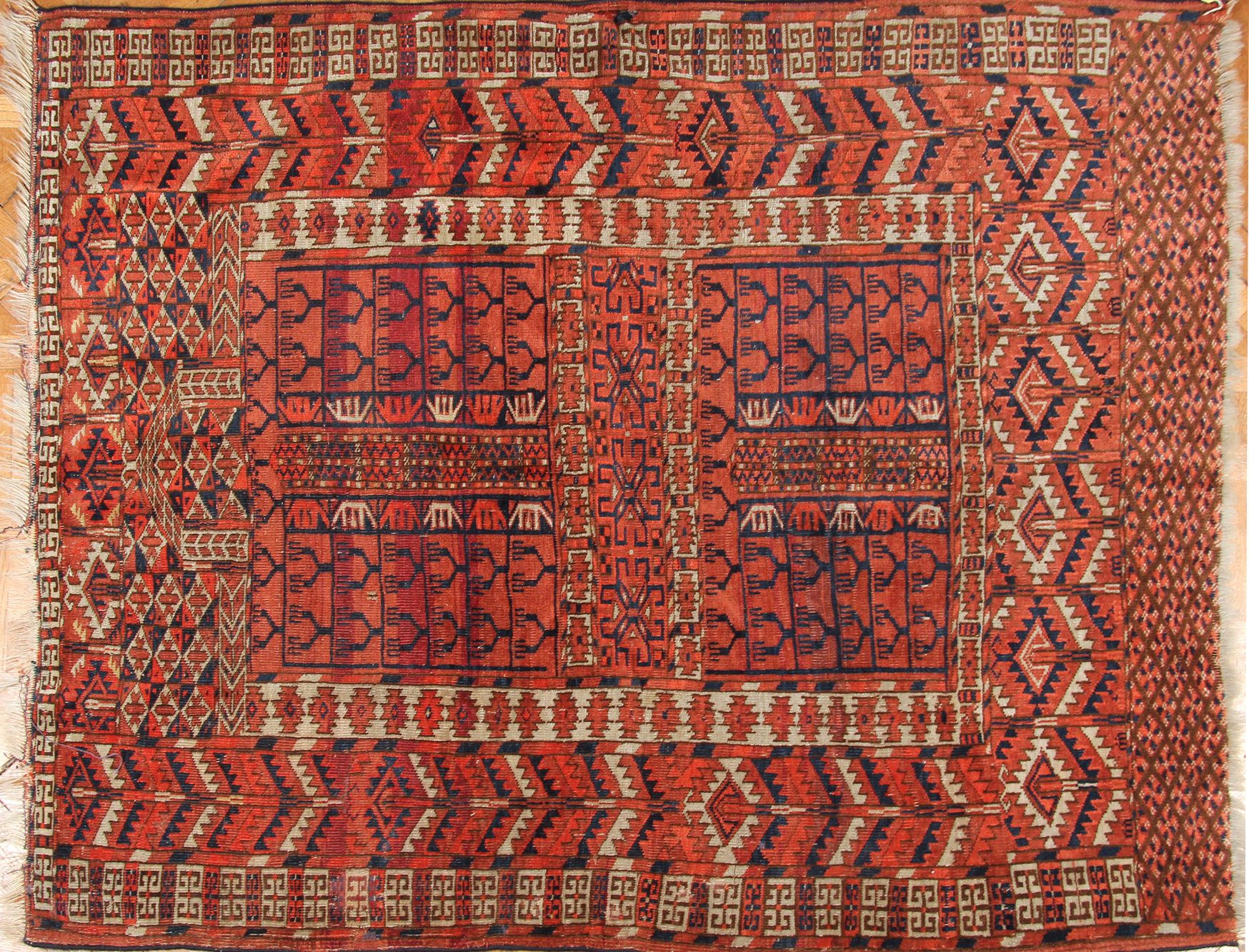  PEQUEÑA ALFOMBRA PERSA DE LANA TEJIDA A MANO. 