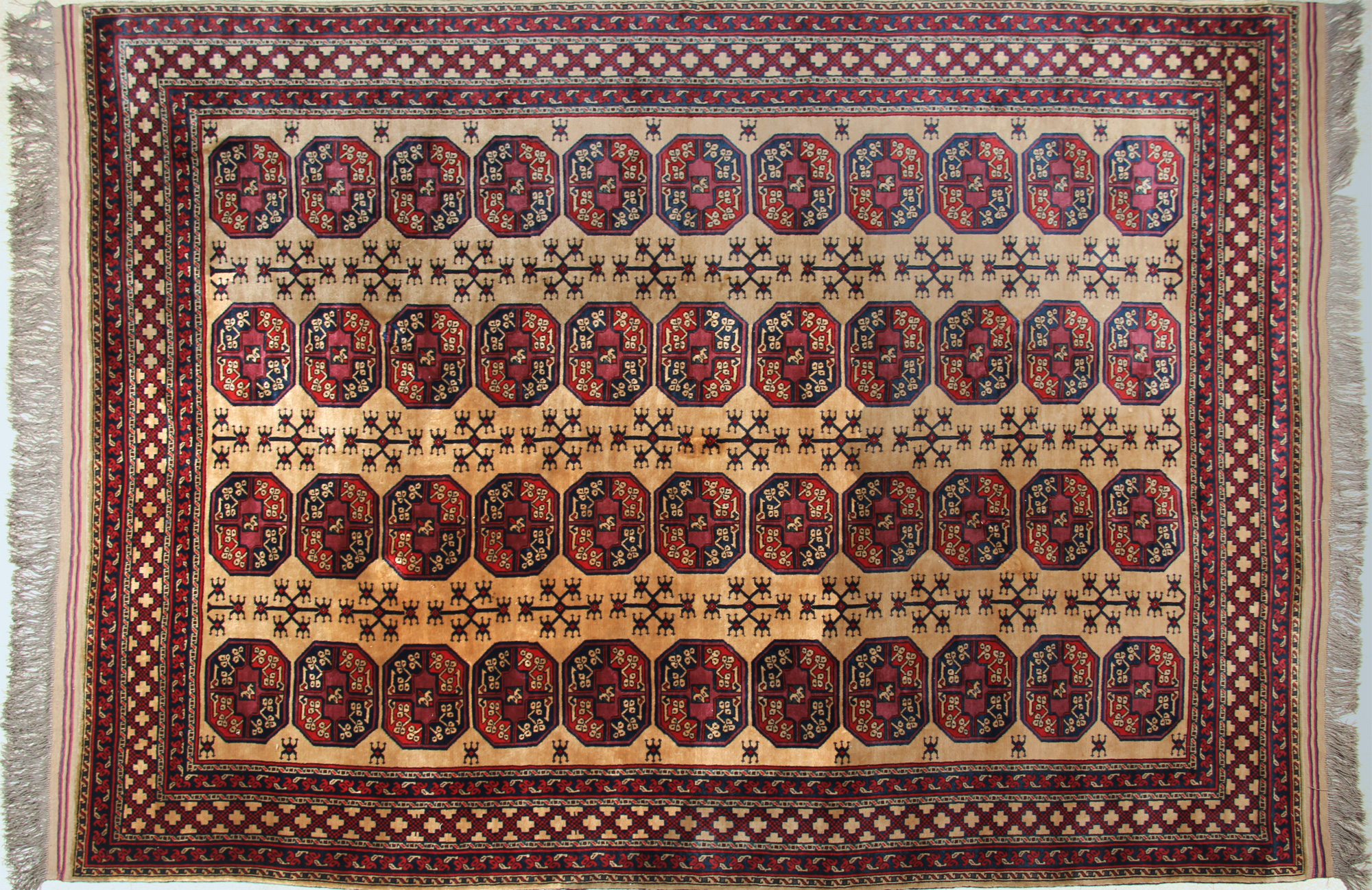 ALFOMBRA RUSA BOUCKARA DE LANA TEJIDA A MANO. ALFOMBRA RUSA BOUCKARA DE LANA TEJIDA A MANO.