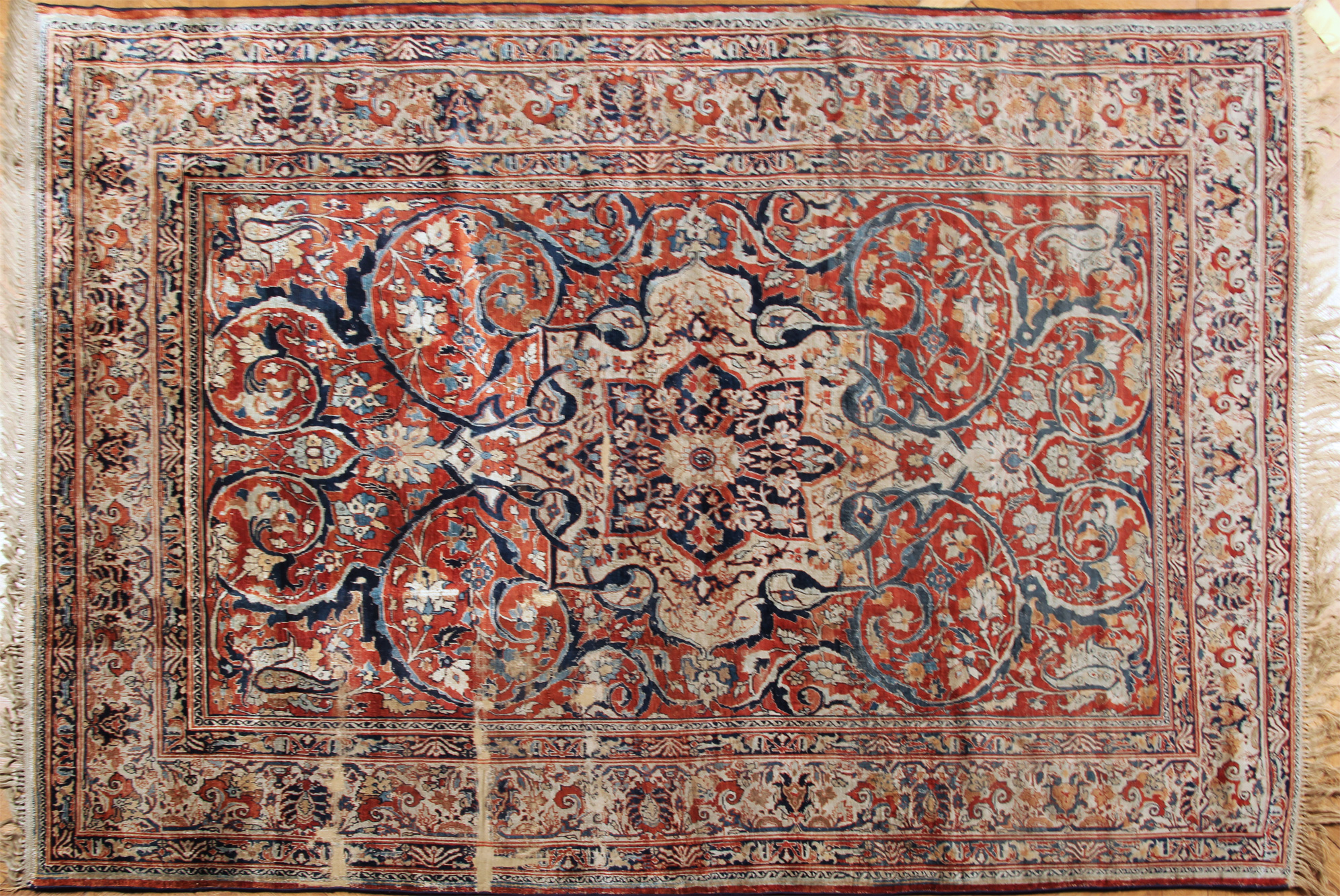  ANTIGUA ALFOMBRA PERSA DE SEDA TEJIDA A MANO. 