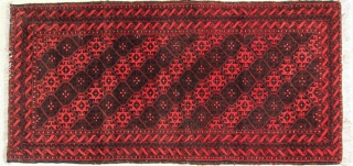 Lote 317: PEQUEÑA ALFOMBRA DE LANA TEJIDA A MANO. PEQUEÑA ALFOMBRA DE LANA TEJIDA A MANO.