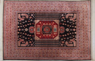 Lote 336: ALFOMBRA PERSA DE LANA TEJIDA A MANO.  ALFOMBRA PERSA DE LANA TEJIDA A MANO. 