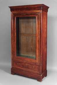 Lote 153: ANTIGUO MUEBLE VITRINA INGLES SIGLO XIX.  ANTIGUO MUEBLE VITRINA INGLES SIGLO XIX. 