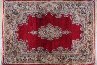 Lote 324: GRAN ALFOMBRA PERSA KIRMAN DE LANA TEJIDA A MANO.  GRAN ALFOMBRA PERSA KIRMAN DE LANA TEJIDA A MANO. 