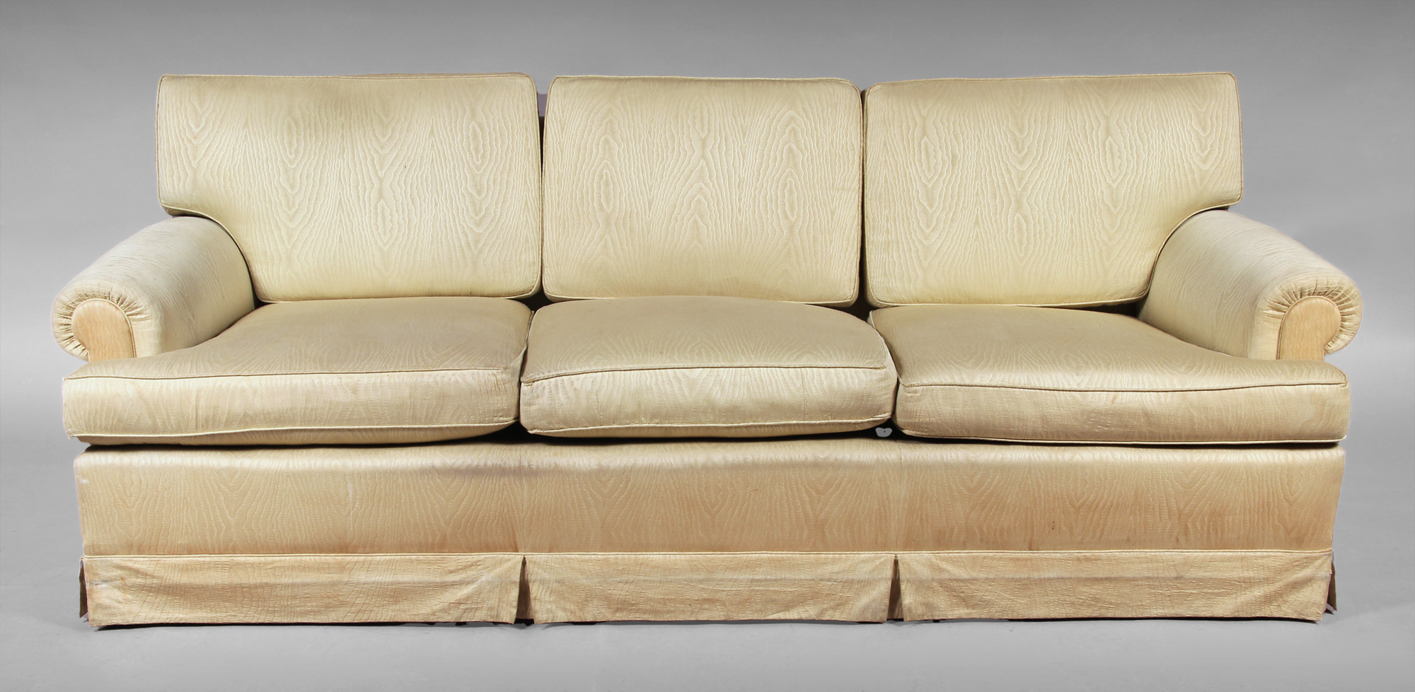  SOFA CONFORTABLE PARA TRES AMPLIOS CUERPOS.