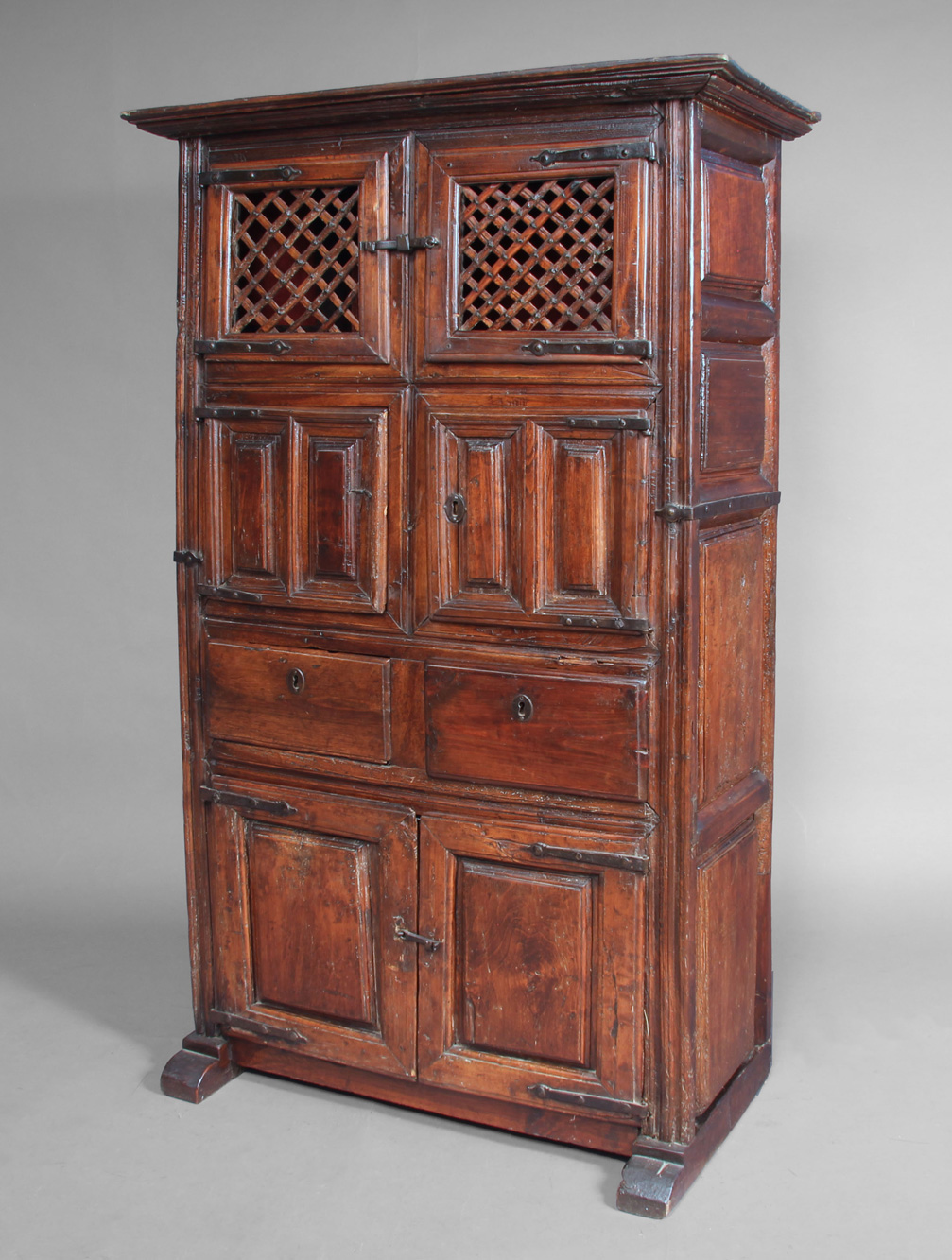  ANTIGUO MUEBLE ALACENA ESPAÑOL DEL SIGLO XVII. 