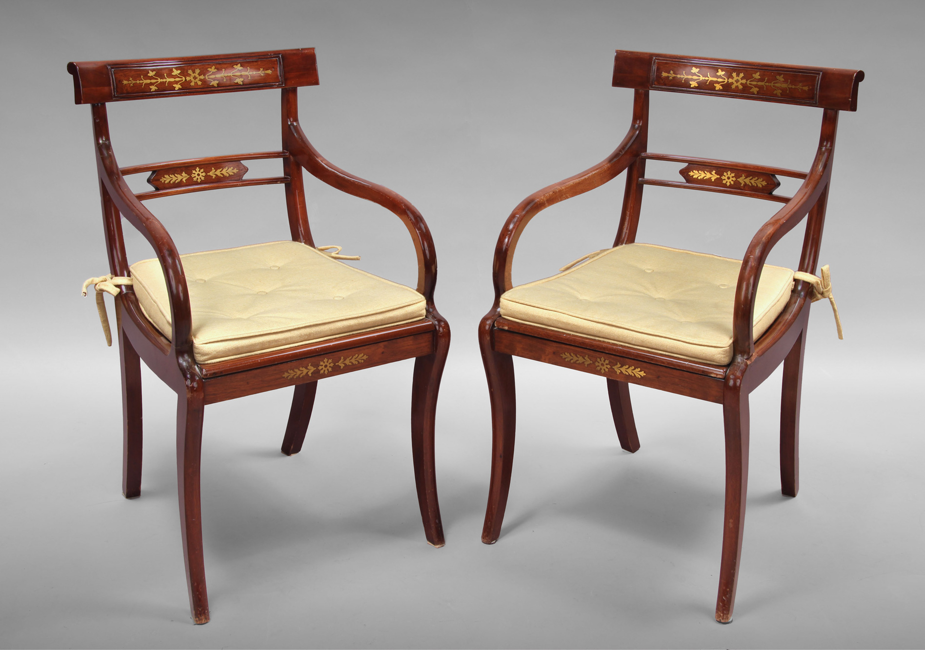  PAR DE SILLONES DE ESTILO INGLES REGENCY. 