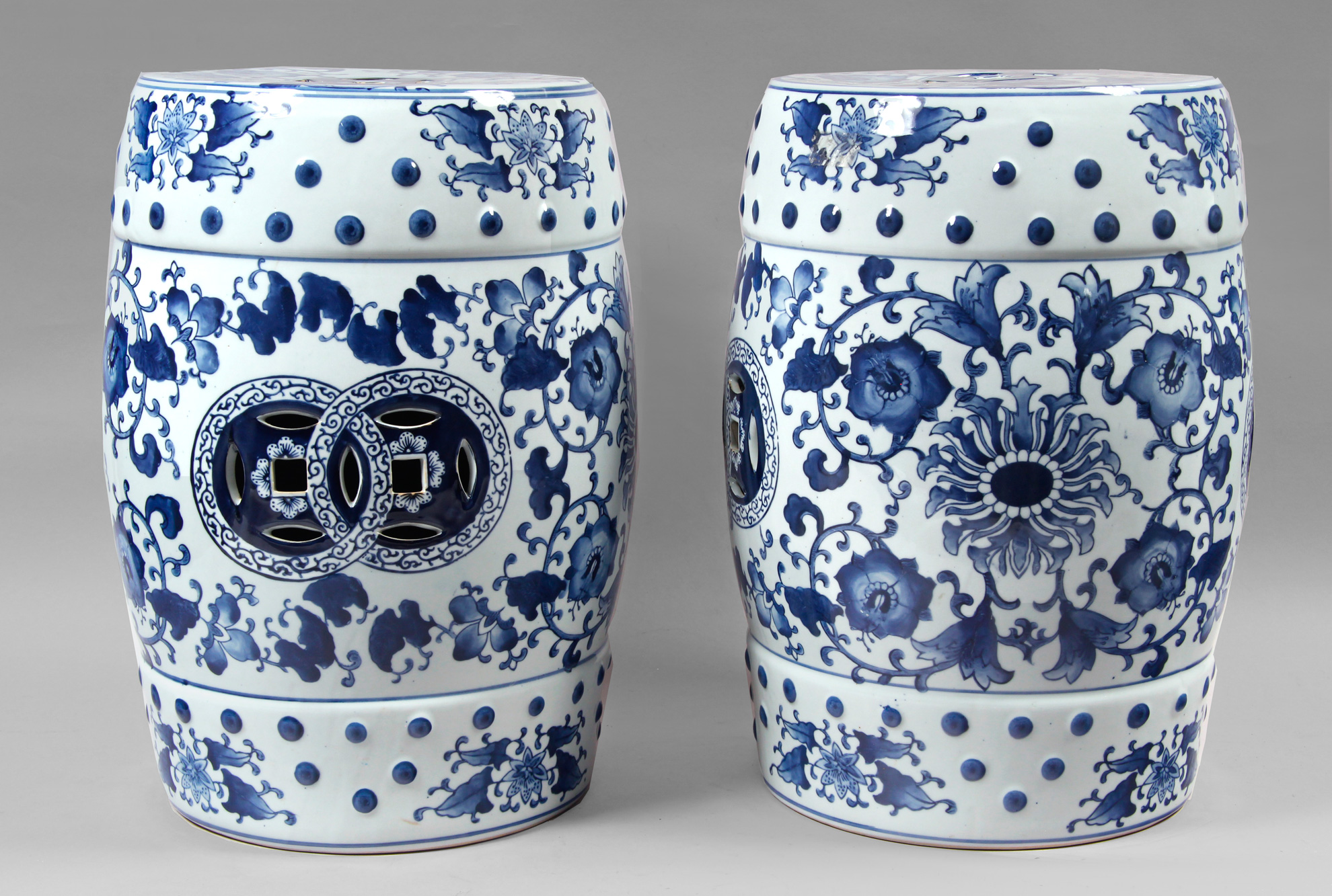  PAR DE BANCOS DE PORCELANA CHINA PARA JARDIN. 