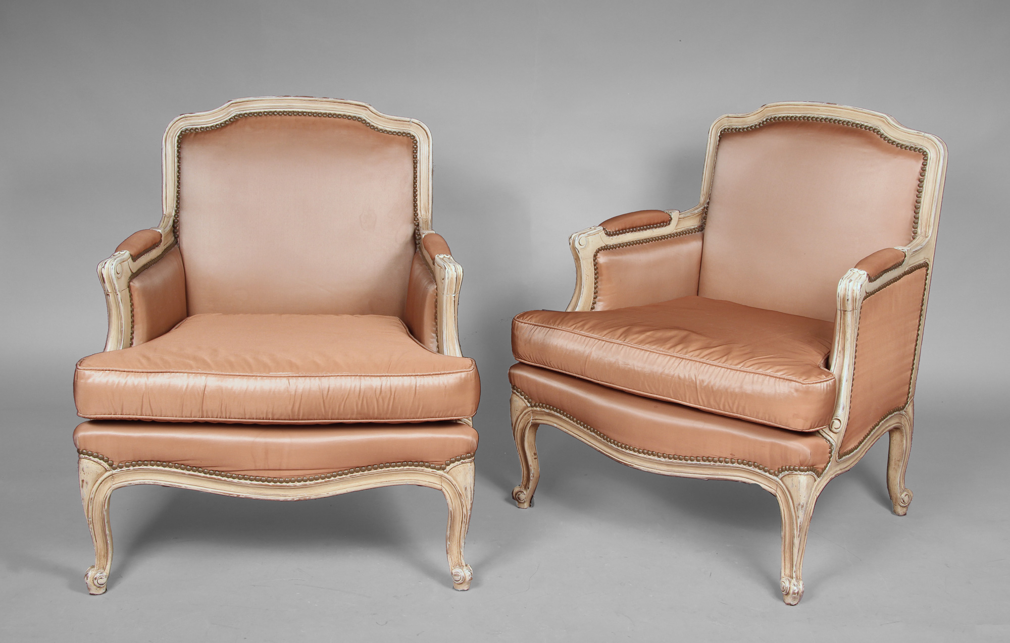  PAR DE SILLONES BERGERE DE ESTILO FRANCES LUIS XV. 