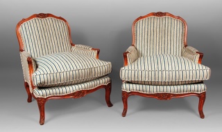 Lote 135: PAR DE SILLONES DE ESTILO FRANCES LUIS XV.  PAR DE SILLONES DE ESTILO FRANCES LUIS XV. 