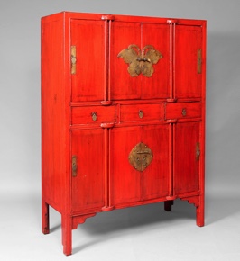 Lote 134: ANTIGUO MUEBLE CHINO RECUBIERTO POR LACA ROJA.  ANTIGUO MUEBLE CHINO RECUBIERTO POR LACA ROJA. 