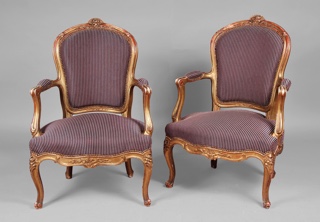 Lote 140: PAR DE SILLONES FRANCESES DE ESTILO LUIS XV.  PAR DE SILLONES FRANCESES DE ESTILO LUIS XV. 