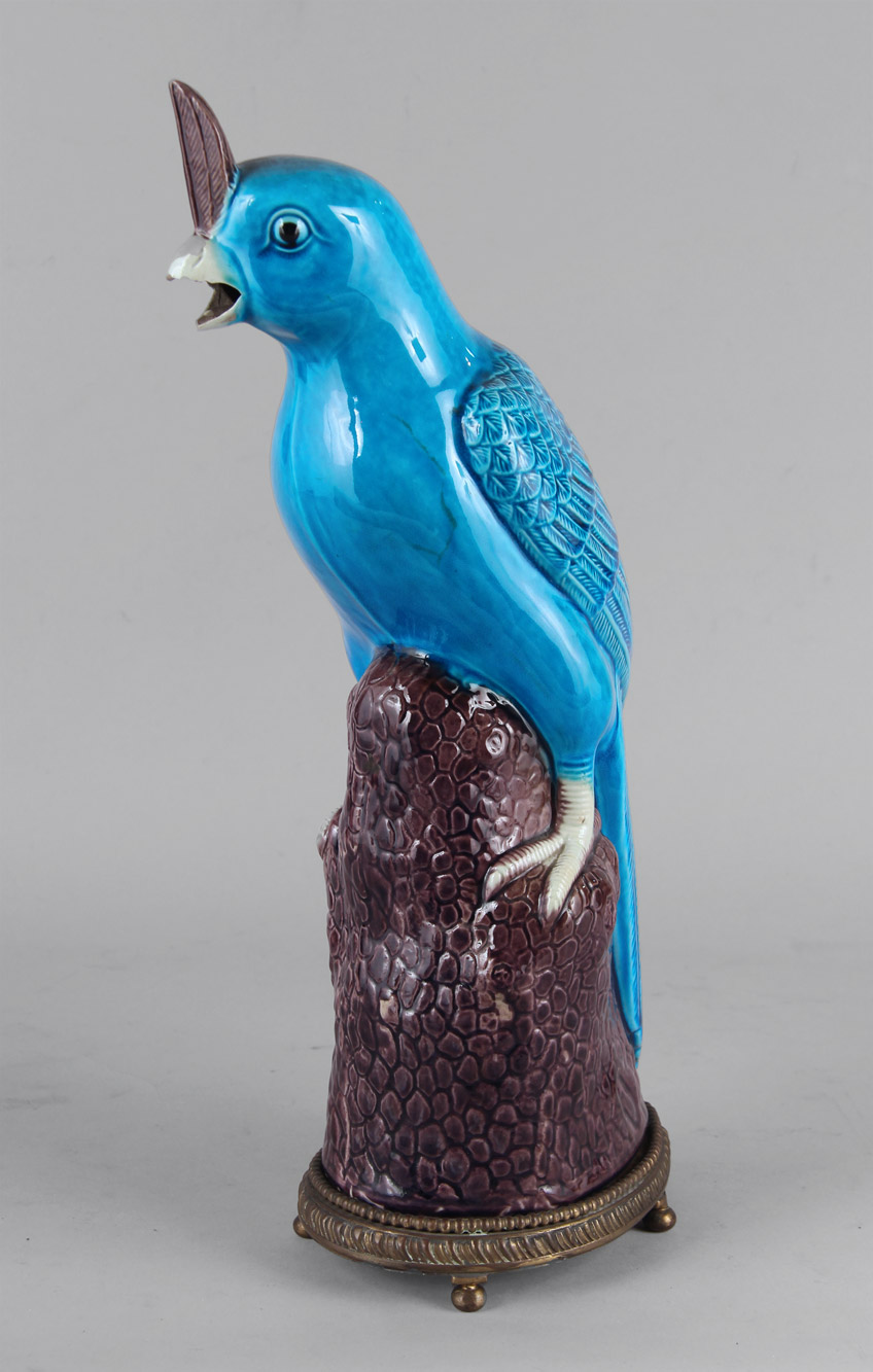  FIGURA CACATUA DE PORCELANA ESMALTADA TURQUESA.