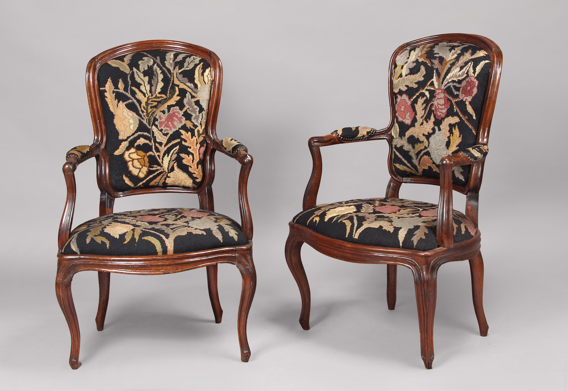  PAR DE ANTIGUOS SILLONES FRANCESES LUIS XV. 