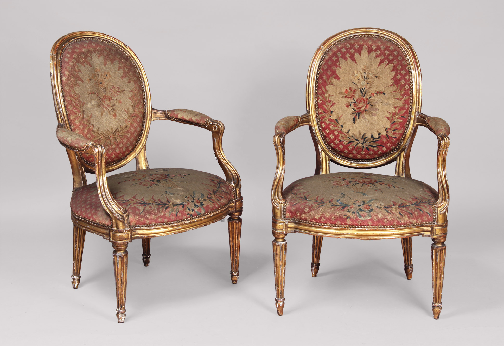  PAR DE ANTIGUOS SILLONES FRANCESES LUIS XVI. 
