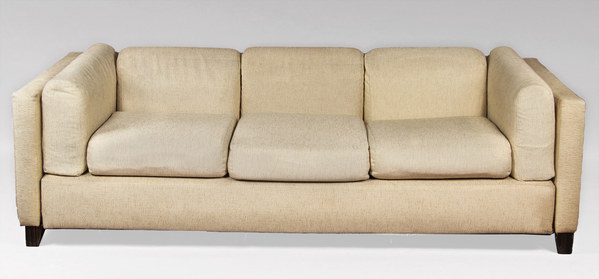  SOFA DE LINEA MODERNA PARA TRES CUERPOS. 