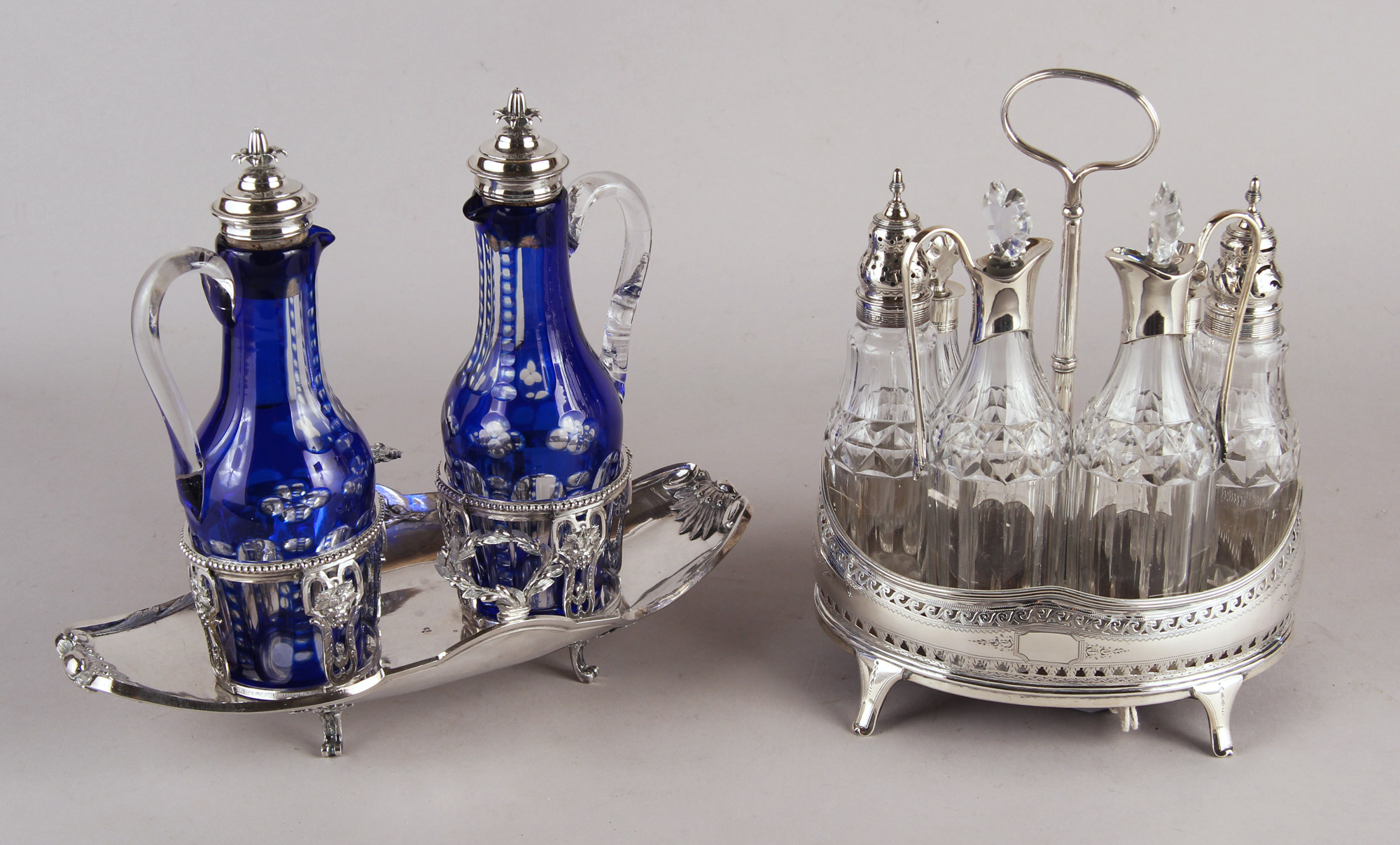 Lotes 558 y 550: 
																		ANTIGUO SOPORTE DE PLATA FRANCESA CON ACEITERA Y VINAGRERA. 
																		ANTIGUO CRUET DE PLATA INGLESA EPOCA GUILLERMO IV. 