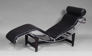 Lote 221: CHAISE LONGUE MODELO DE LE CORBUSIER.  CHAISE LONGUE MODELO DE LE CORBUSIER. 