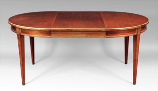 Lote 202: MESA DE ESTILO FRANCES LUIS XVI PARA COMEDOR.  MESA DE ESTILO FRANCES LUIS XVI PARA COMEDOR. 