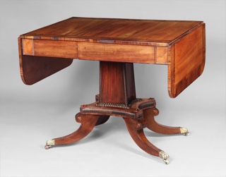 Lote 185: ANTIGUA SOFA-TABLE INGLESA DE EPOCA GEORGE III.  ANTIGUA SOFA-TABLE INGLESA DE EPOCA GEORGE III. 