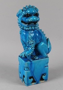 Lote 564: PERRO DE FO DE PORCELANA ESMALTADA BLEU TURQUOISE. PERRO DE FO DE PORCELANA ESMALTADA BLEU TURQUOISE.