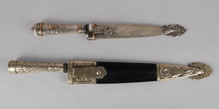 Lotes 512 y 511: 
																		CUCHILLO CRIOLLO CON EMPUÑADURA Y VAINA DE PLATA 800. 
																		ANTIGUO CUCHILLO CRIOLLO DE FINES DEL SIGLO XIX. 