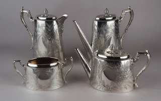 Lote 598: JUEGO DE METAL INGLES JAMES DIXON PLATEADO PARA TE Y CAFE.  JUEGO DE METAL INGLES JAMES DIXON PLATEADO PARA TE Y CAFE. 