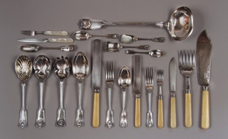Lote 432: JUEGO DE CUBIERTOS DE PLATA INGLESA SELLADA.  JUEGO DE CUBIERTOS DE PLATA INGLESA SELLADA. 