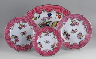 Lote 613: CONJUNTO DE PORCELANA HUNGARA DE HEREND PARA MESA.  CONJUNTO DE PORCELANA HUNGARA DE HEREND PARA MESA. 