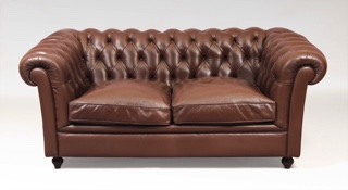 Lote 170: SOFA DE ESTILO INGLES CHESTERFIELD PARA DOS CUERPOS.  SOFA DE ESTILO INGLES CHESTERFIELD PARA DOS CUERPOS. 