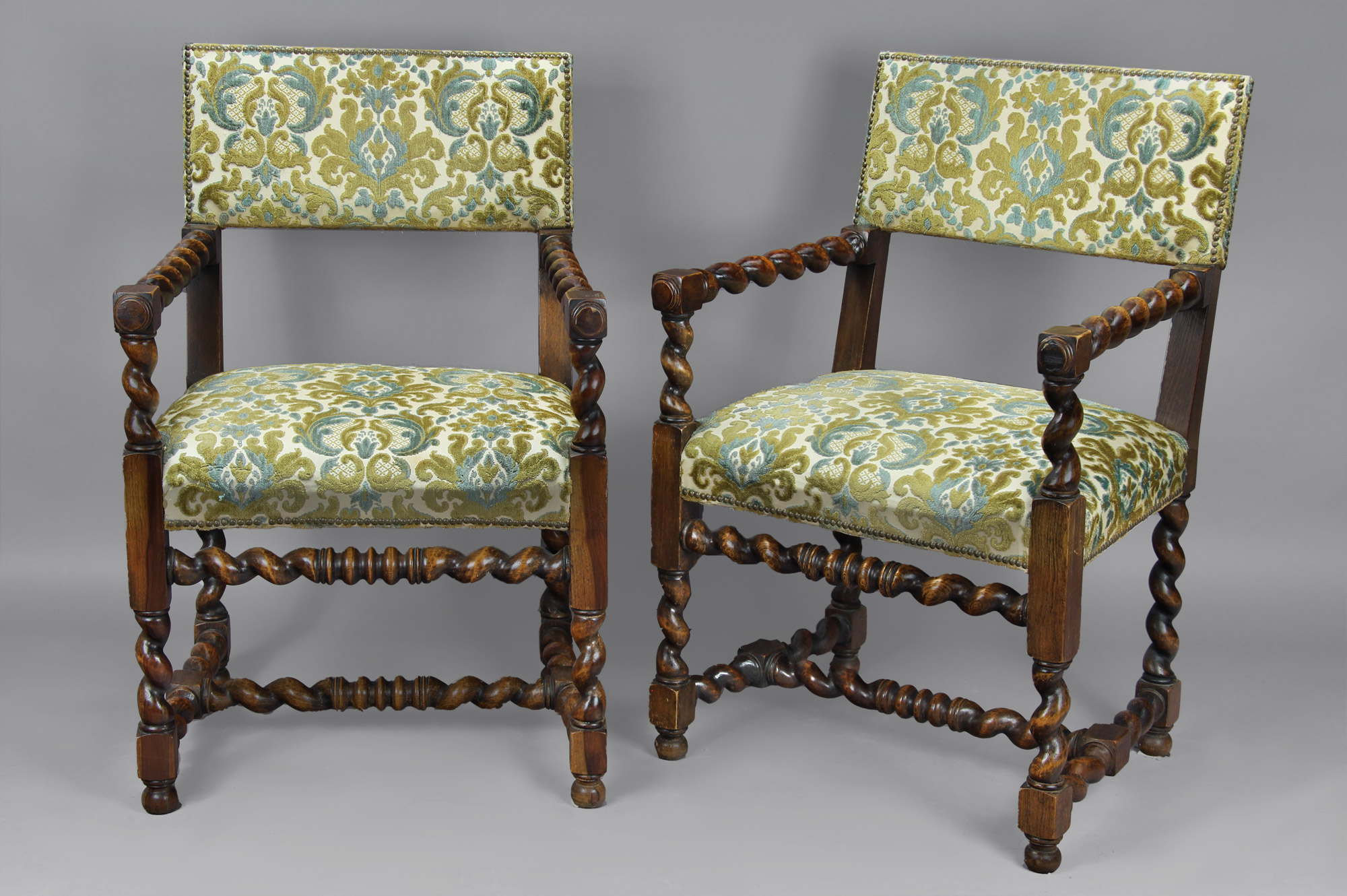  PAR DE SILLONES DE ESTILO FRANCES LUIS XIII. 