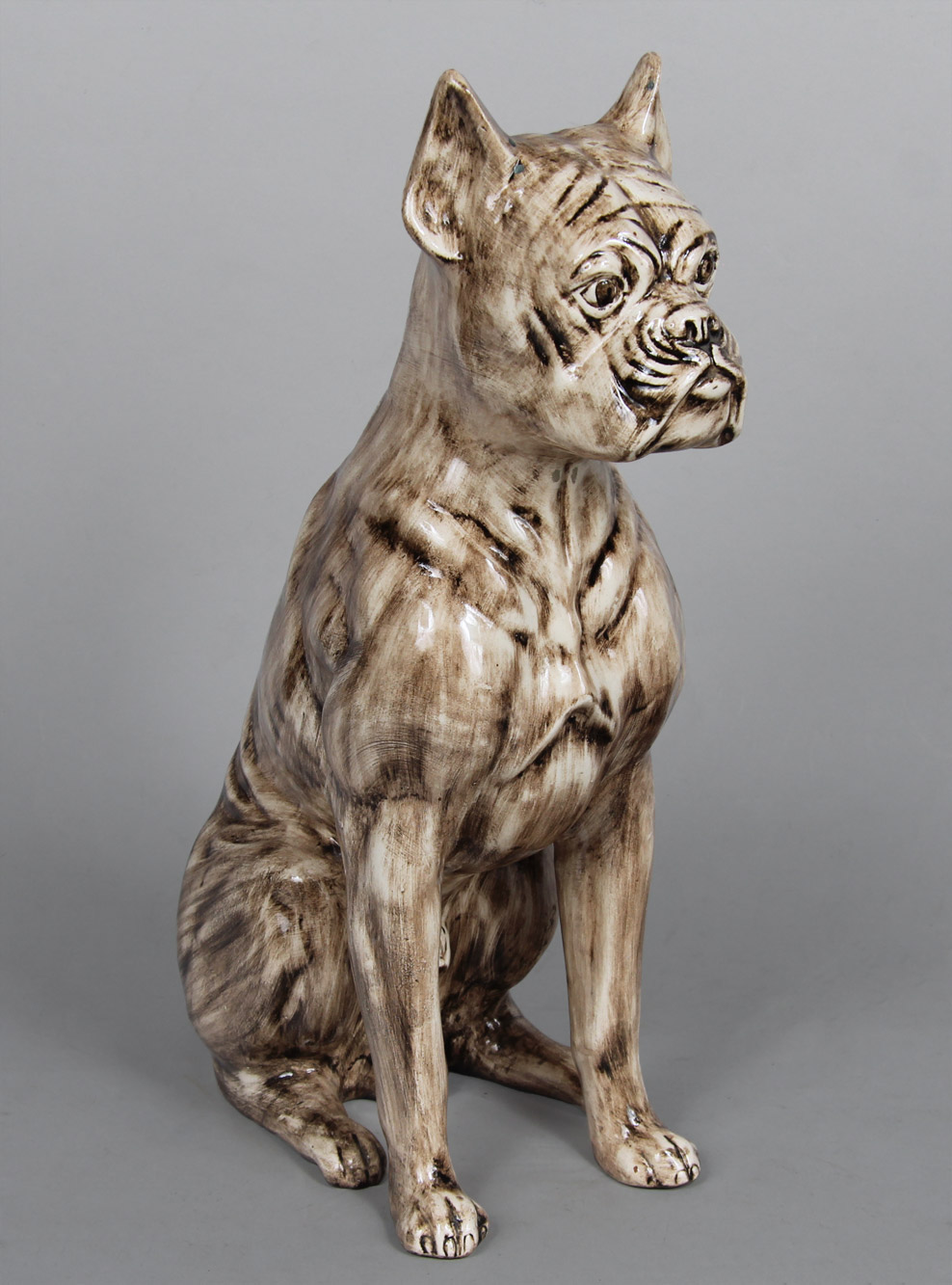  GRAN FIGURA 'PERRO BOXER' DE PORCELANA ESMALTADA.