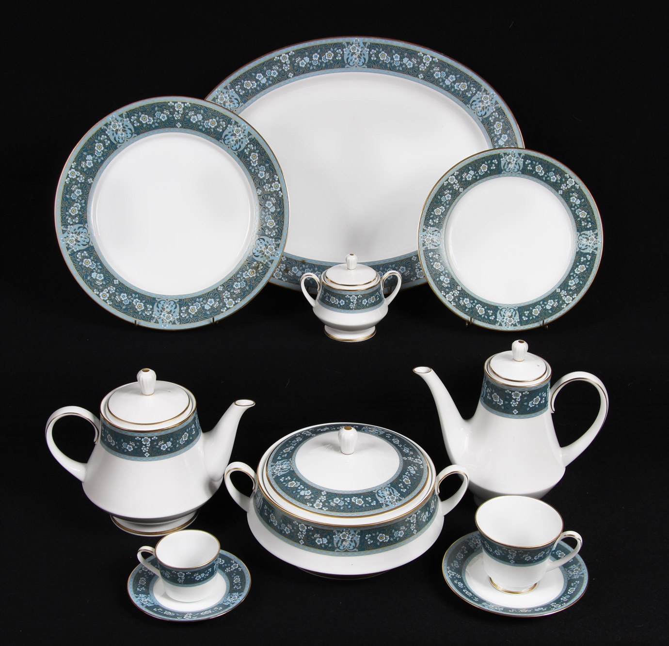  JUEGO DE PORCELANA JAPONESA NORITAKE PARA MESA. 