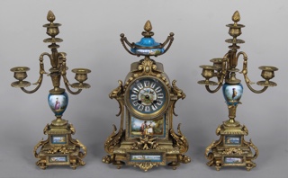Lote 623: GARNITURE FRANCESA DE PORCELANA Y BRONCE.  GARNITURE FRANCESA DE PORCELANA Y BRONCE. 