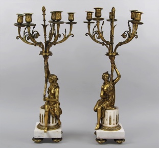 Lote 604: PAR DE CANDELABROS FRANCESES DE MARMOL Y BRONCE.  PAR DE CANDELABROS FRANCESES DE MARMOL Y BRONCE. 