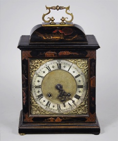 Lote 660: ANTIGUO 'MANTEL CLOCK ' INGLES CON DECORACION ORIENTAL. ANTIGUO 'MANTEL CLOCK ' INGLES CON DECORACION ORIENTAL.