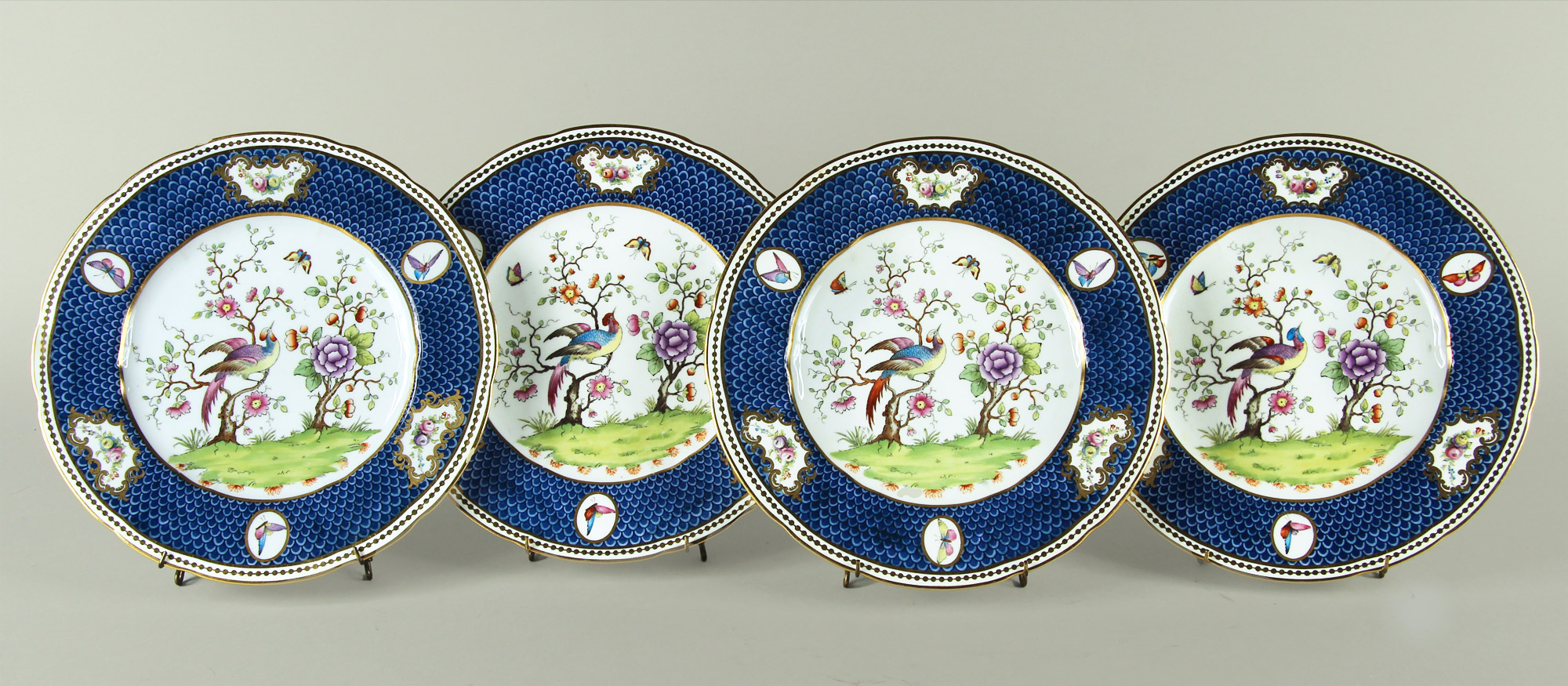  SIETE PLATOS DE PORCELANA INGLESA DE COPELAND.