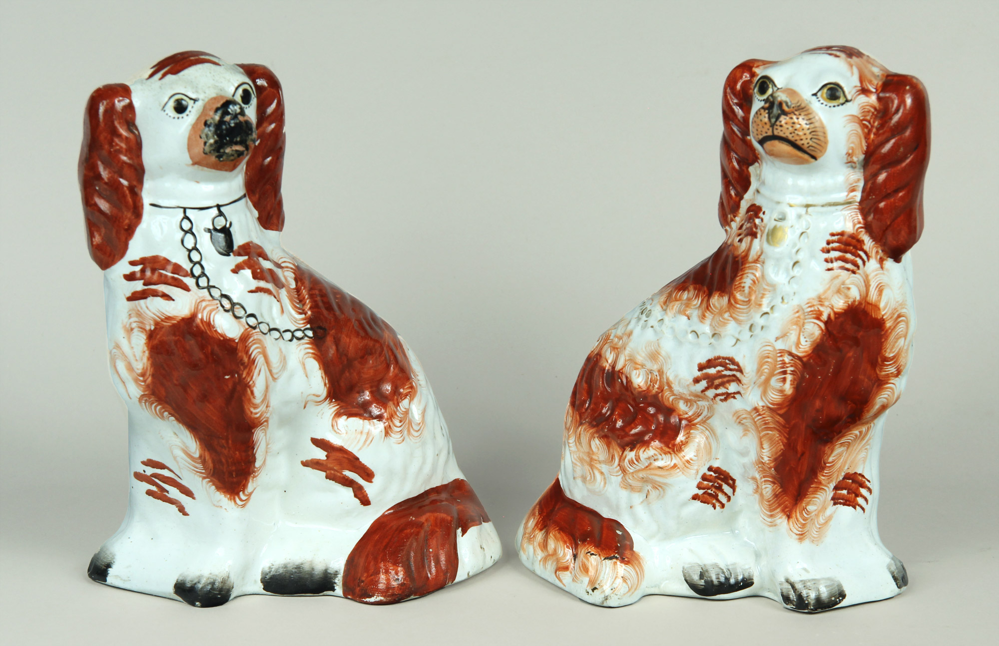  PAR DE PERROS DE LOZA INGLESA STAFFORDSHIRE. 