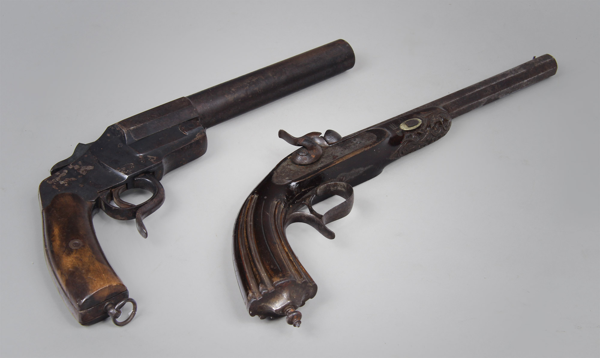 Lotes 714: 
																		GRAN PISTOLA LANZA BENGALAS.