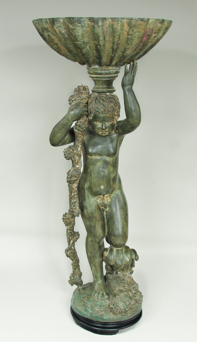  FUENTE EUROPEA DE BRONCE PATINADO. 