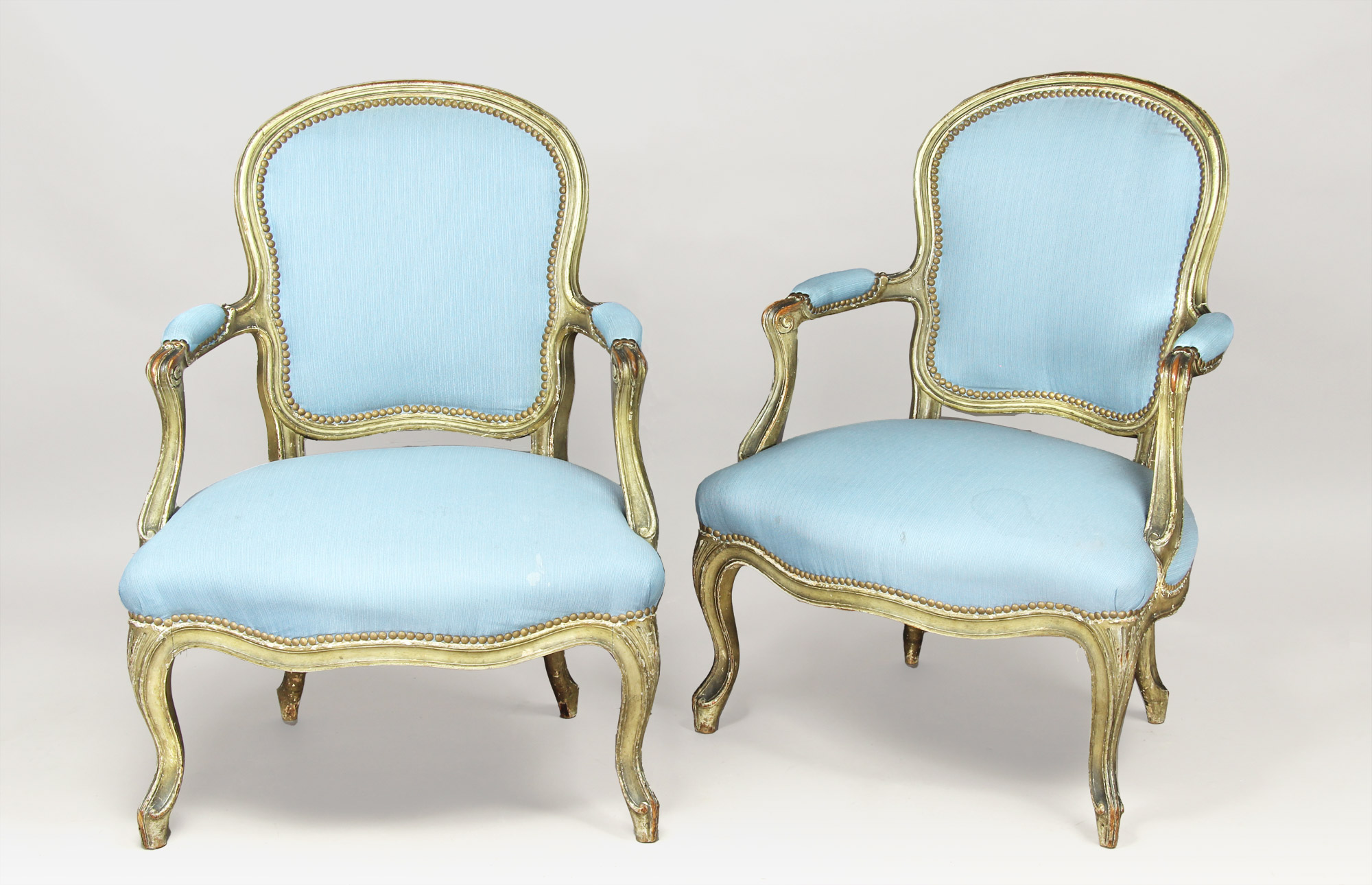  PAR DE SILLONES DE ESTILO FRANCES LUIS XV. 