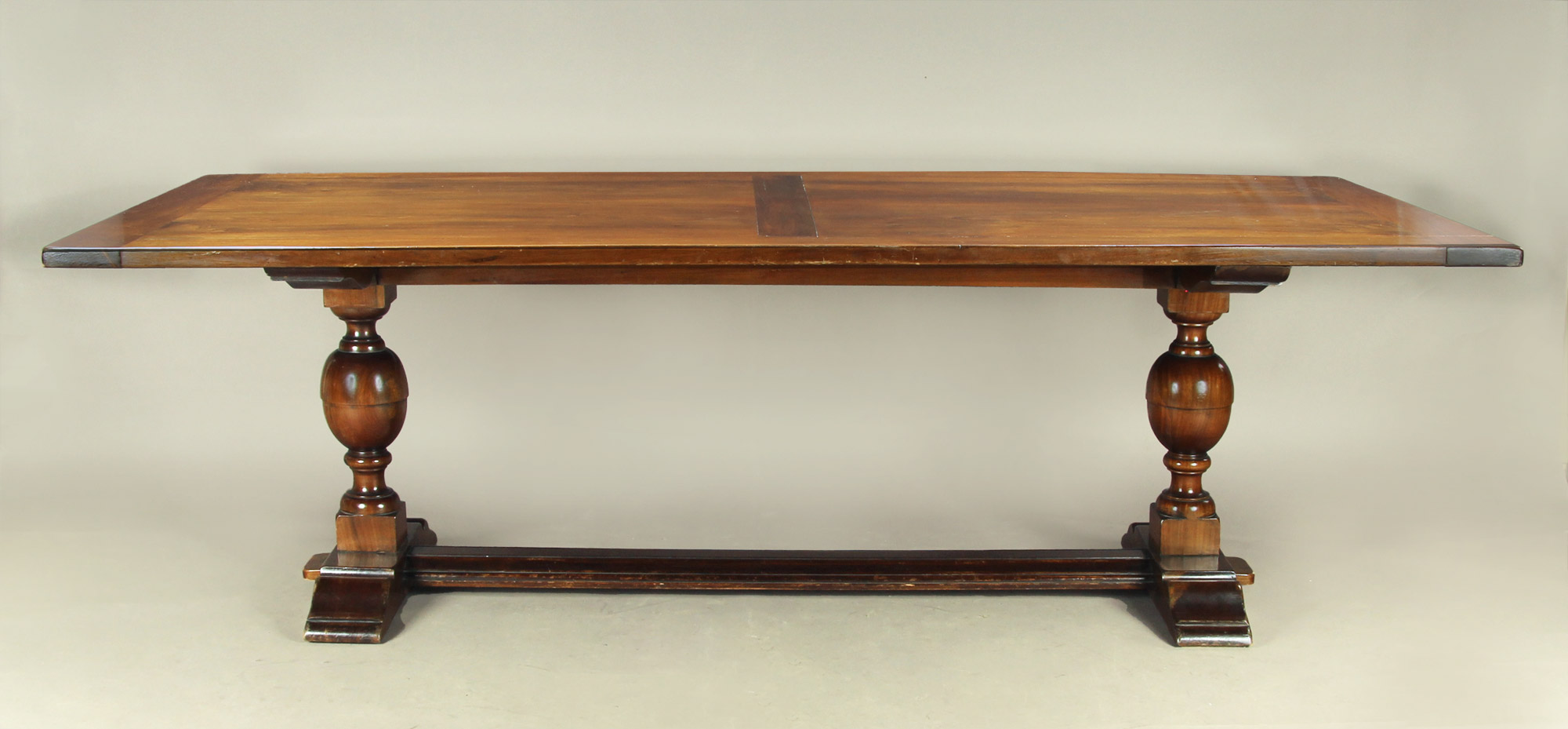  MESA RECTANGULAR DE ESTILO INGLES PARA COMEDOR. 