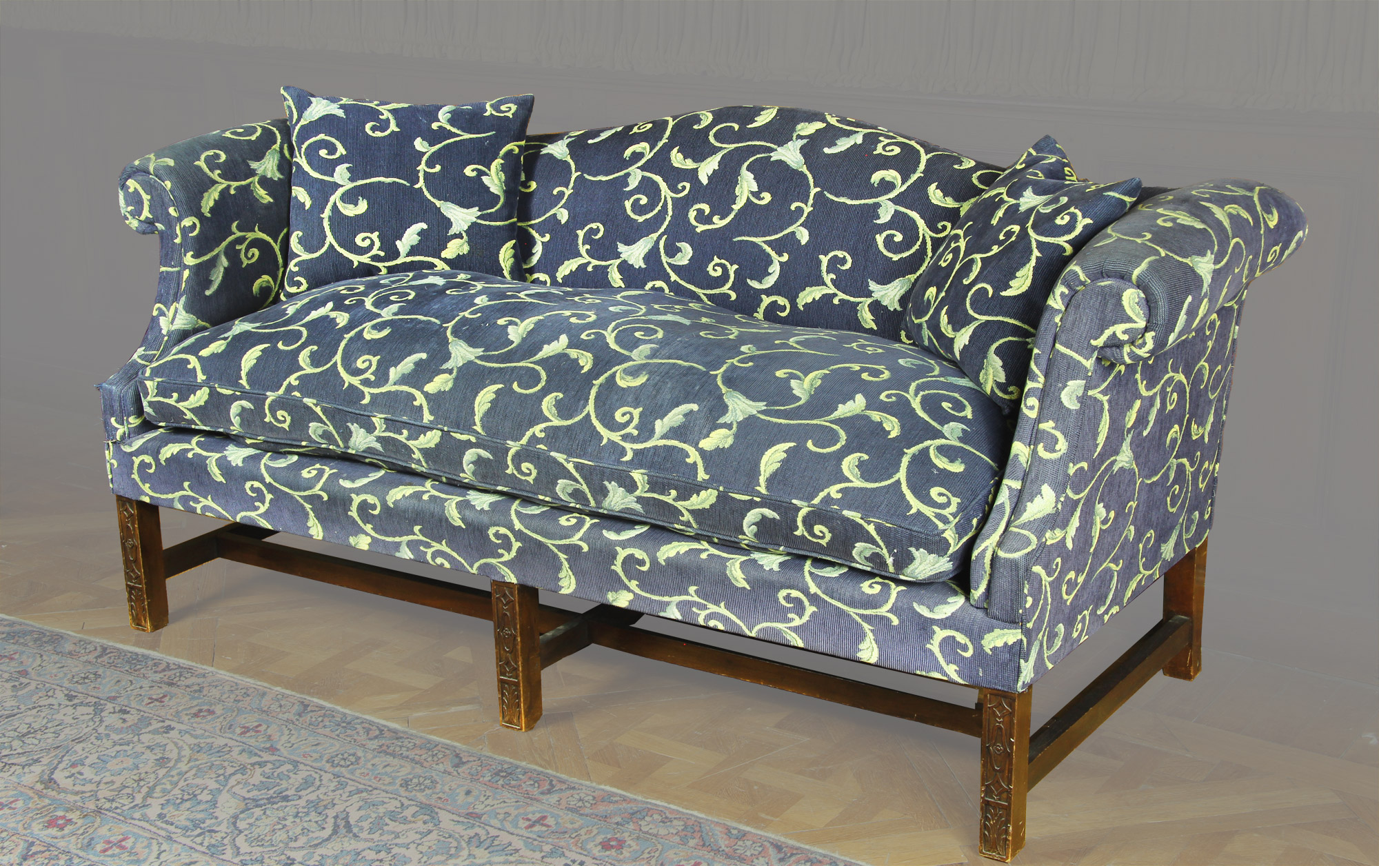  SOFA INGLES DE ESTILO CHIPPENDALE PARA TRES CUERPOS. 