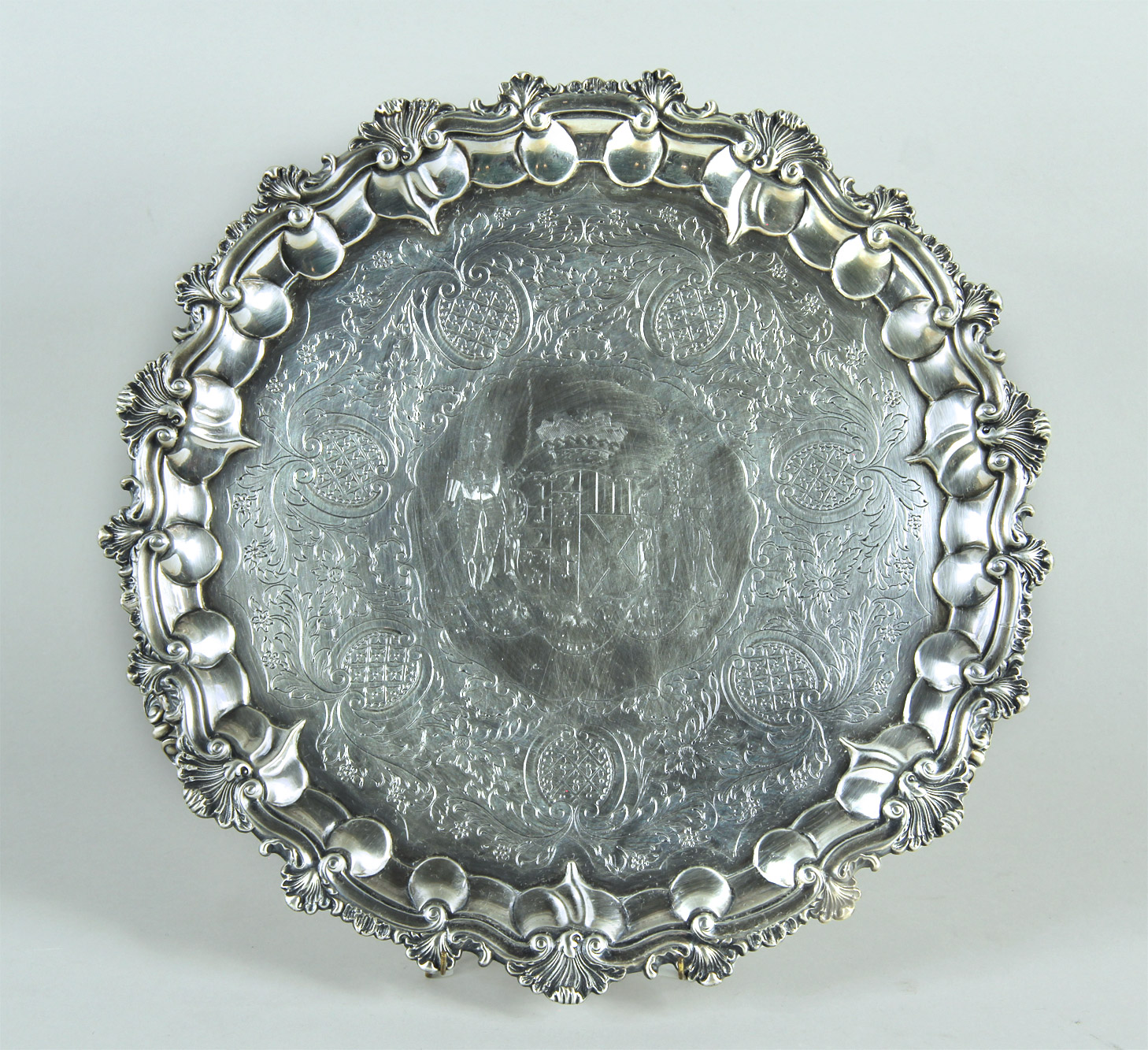  ANTIGUA BANDEJA CIRCULAR DE PLATA INGLESA SELLADA. 