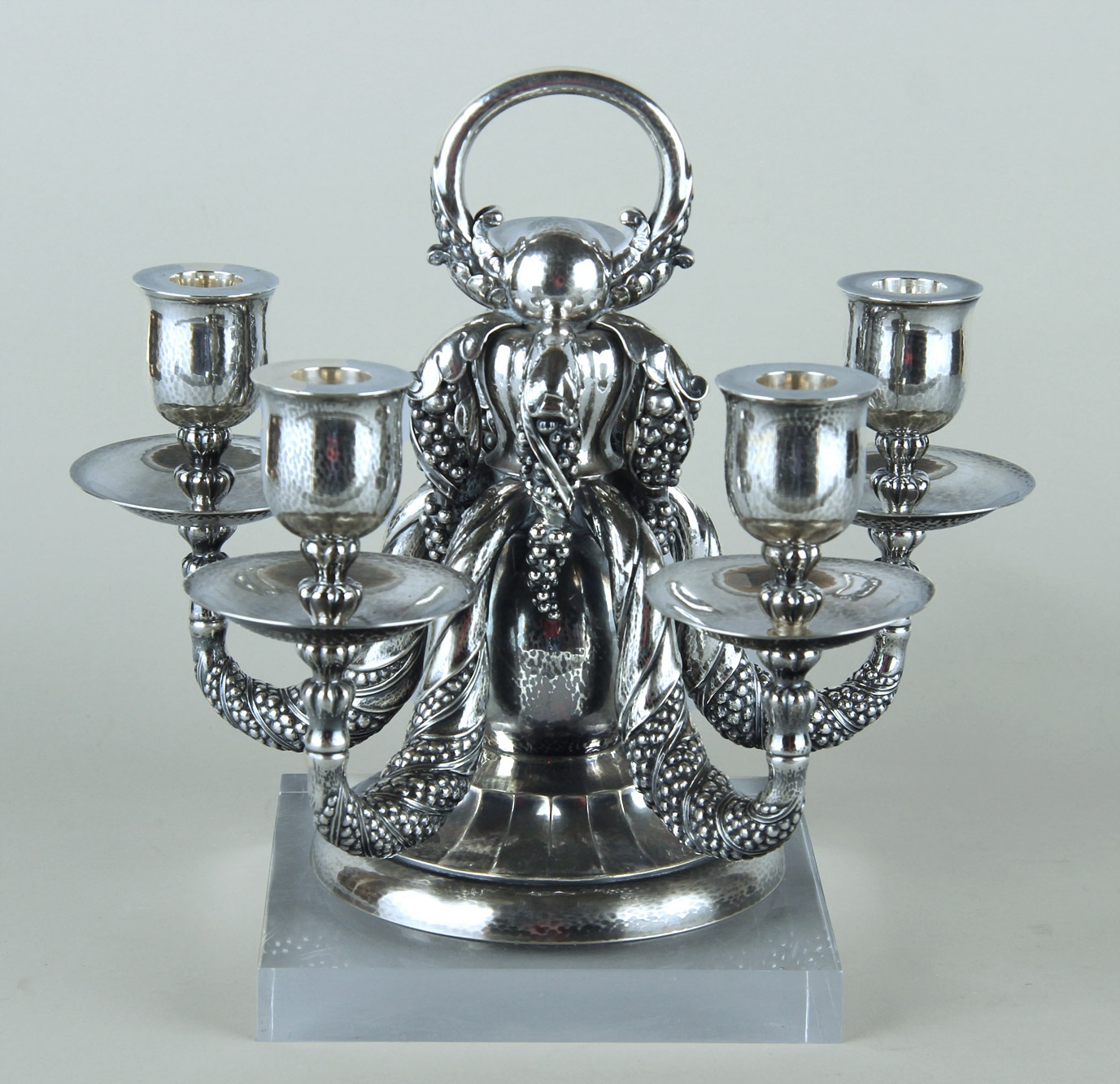  CANDELABRO DE PLATA DINAMARQUESA GEORG JENSEN SELLADA.