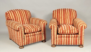 Lote 245: PAR DE SILLONES CONFORTABLES INGLESES.  PAR DE SILLONES CONFORTABLES INGLESES. 
