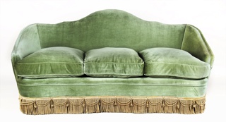 Lote 246: SOFA CONFORTABLE PARA TRES CUERPOS.  SOFA CONFORTABLE PARA TRES CUERPOS. 