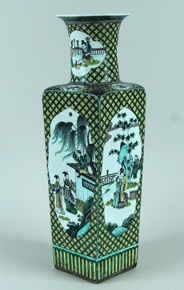 Lote 453: ANTIGUO VASO DE PORCELANA CHINA FAMILLE VERT.  ANTIGUO VASO DE PORCELANA CHINA FAMILLE VERT. 