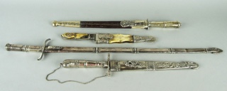Lotes 489, 527, 478 y 426: 
																		ANTIGUO FACON PICASO SALTEÑO CON PUNZON DE PLATERO CORBALAN.
																		CUCHILLO CRIOLLO PORTEÑO DE MEDIADOS DEL SIGLO XX. 
																		ANTIGUO FACON CARONERO PORTEÑO DEL SIGLO XIX. 
																		ANTIGUO FACON PORTEÑO CON YESQUERO SIGLO XIX. 