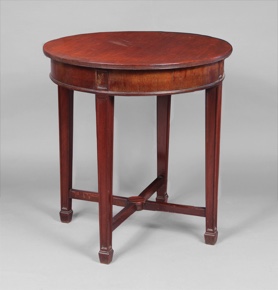 Lote 361: PEQUEÑA MESA DE FORMA CIRCULAR PARA CENTRO.  PEQUEÑA MESA DE FORMA CIRCULAR PARA CENTRO. 
