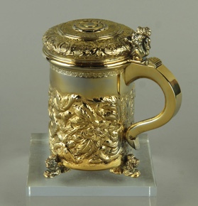 Lote 463: ANTIGUO TANKARD DE PLATA EUROPEA SELLADA CON TAPA. ANTIGUO TANKARD DE PLATA EUROPEA SELLADA CON TAPA.